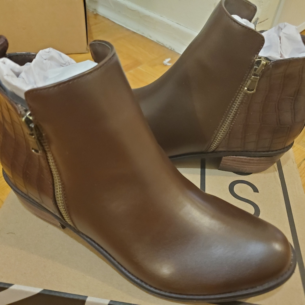 Boots - Picture 3 of 3